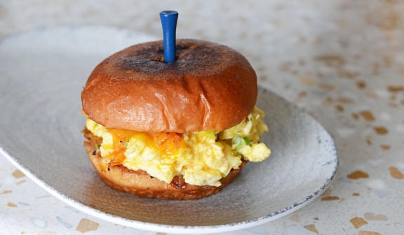 Scrambled egg on bun sandwich at Birdie's Diner in PGA National Resort.